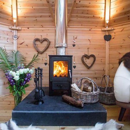 Romantic Treehouse With Hot Tub & Bbq Lodge Praze an Beeble Extérieur photo