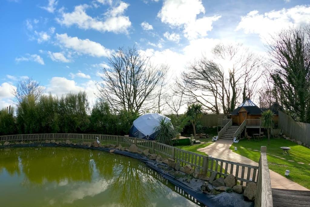 Romantic Treehouse With Hot Tub & Bbq Lodge Praze an Beeble Extérieur photo