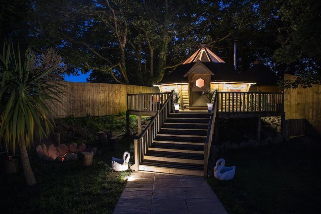 Romantic Treehouse With Hot Tub & Bbq Lodge Praze an Beeble Extérieur photo