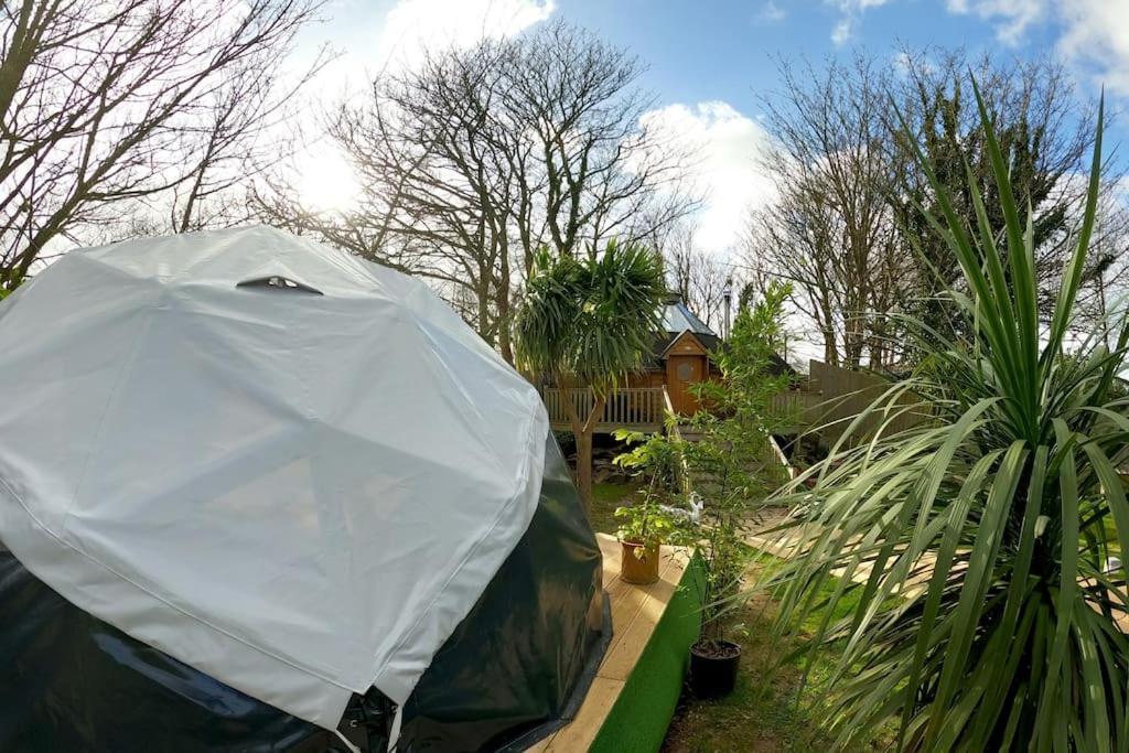 Romantic Treehouse With Hot Tub & Bbq Lodge Praze an Beeble Extérieur photo