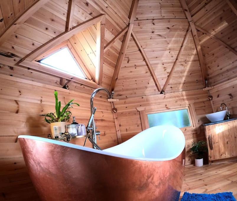 Romantic Treehouse With Hot Tub & Bbq Lodge Praze an Beeble Extérieur photo