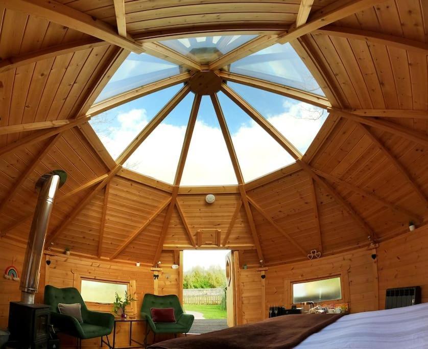Romantic Treehouse With Hot Tub & Bbq Lodge Praze an Beeble Extérieur photo