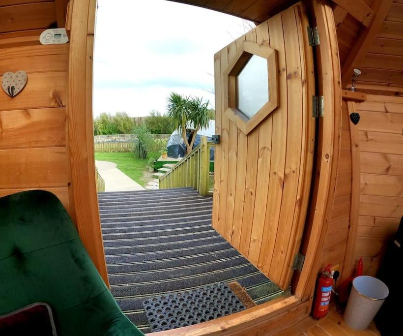 Romantic Treehouse With Hot Tub & Bbq Lodge Praze an Beeble Extérieur photo
