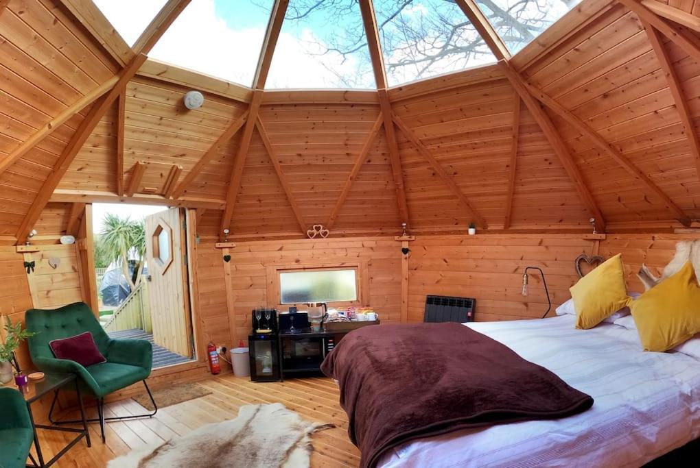 Romantic Treehouse With Hot Tub & Bbq Lodge Praze an Beeble Extérieur photo
